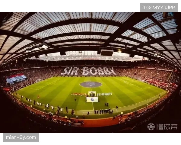 致敬传奇：伯纳乌与安联球场同步展示克罗斯与穆勒巨幅TIFO